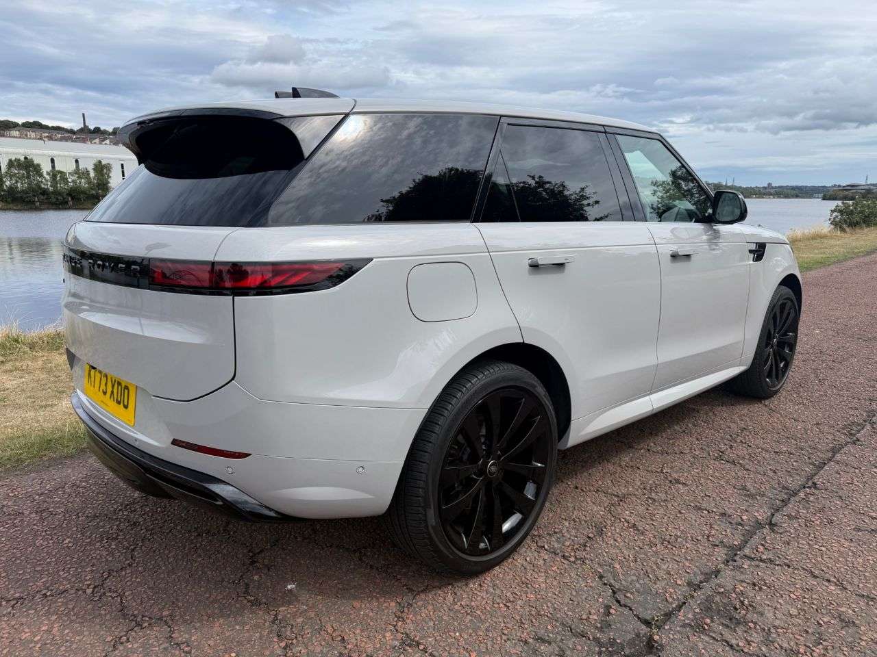 A 2023 LAND ROVER RANGE ROVER SPORT 3.0 D300 MHEV Dynamic SE SUV 5dr Diesel Auto 4WD Euro 6 (s/s) (300 ps) OPEN A 2023 LAND ROVER RANGE ROVER SPORT 3.0 D300 MHEV Dynamic SE SUV 5dr Diesel Auto 4WD Euro 6 (s/s) (300 ps) OPEN