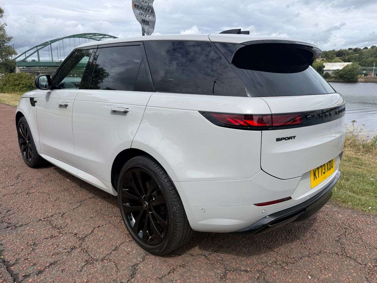 A 2023 LAND ROVER RANGE ROVER SPORT 3.0 D300 MHEV Dynamic SE SUV 5dr Diesel Auto 4WD Euro 6 (s/s) (300 ps) OPEN A 2023 LAND ROVER RANGE ROVER SPORT 3.0 D300 MHEV Dynamic SE SUV 5dr Diesel Auto 4WD Euro 6 (s/s) (300 ps) OPEN