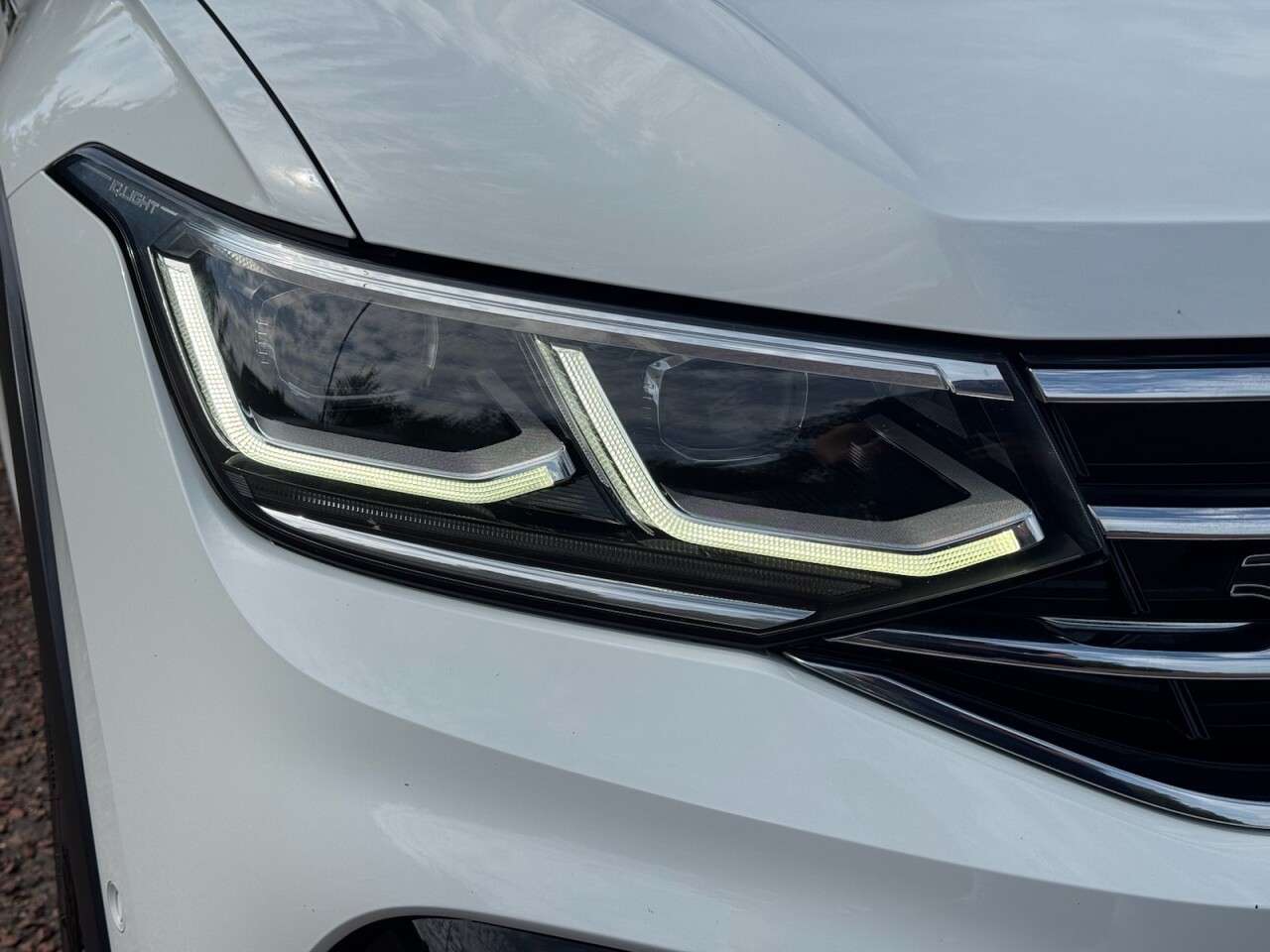 A 2021 VOLKSWAGEN TIGUAN 1.5 TSI R-Line SUV 5dr Petrol DSG Euro 6 (s/s) (150 ps) **FULL LEATHER HEAT A 2021 VOLKSWAGEN TIGUAN 1.5 TSI R-Line SUV 5dr Petrol DSG Euro 6 (s/s) (150 ps) **FULL LEATHER HEAT
