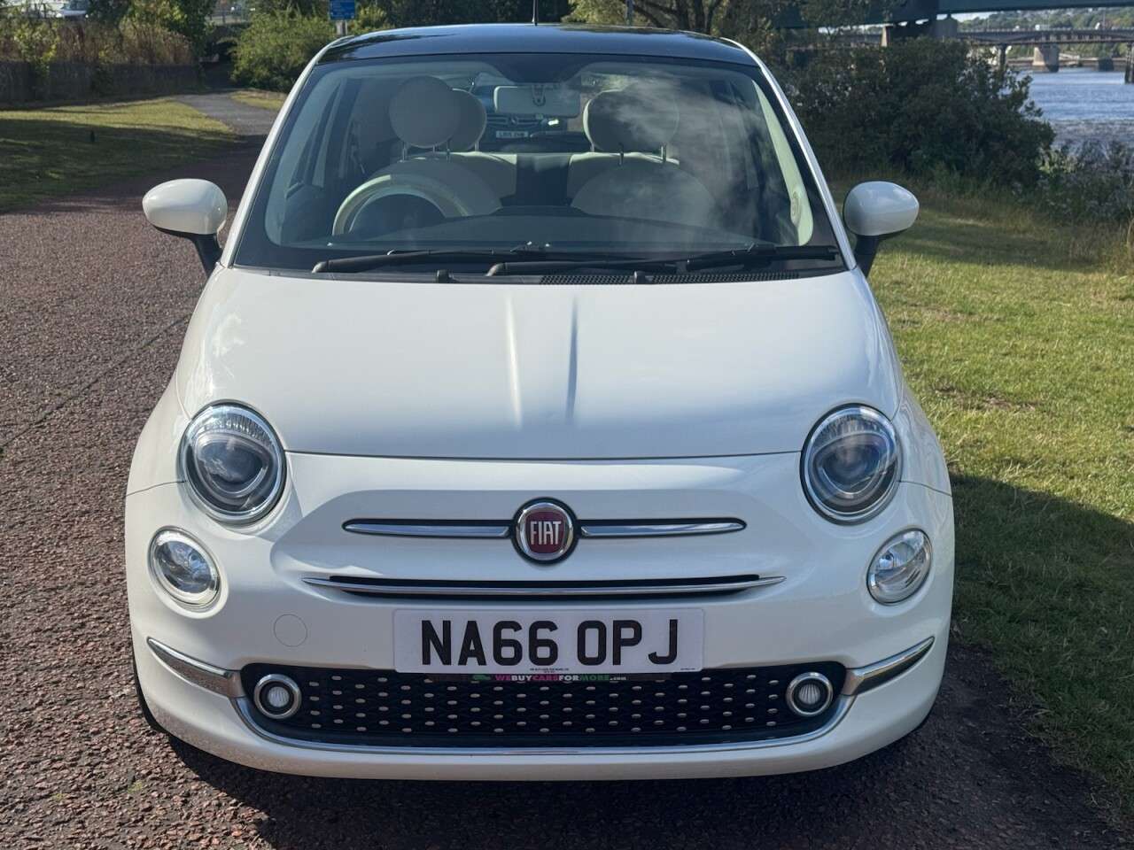 A 2016 FIAT 500 1.2 Lounge Hatchback 3dr Petrol Manual Euro 6 (s/s) (69 bhp) **SUN ROOF** A 2016 FIAT 500 1.2 Lounge Hatchback 3dr Petrol Manual Euro 6 (s/s) (69 bhp) **SUN ROOF**