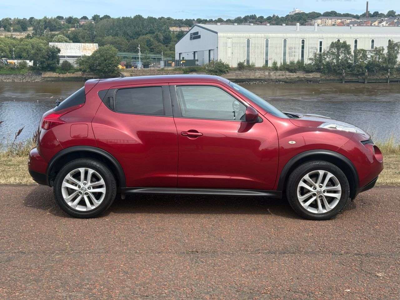 A 2011 NISSAN JUKE 1.6 DIG-T Acenta Sport SUV 5dr Petrol Manual Euro 5 (190 ps) 15 STAMPS IN T A 2011 NISSAN JUKE 1.6 DIG-T Acenta Sport SUV 5dr Petrol Manual Euro 5 (190 ps) 15 STAMPS IN T