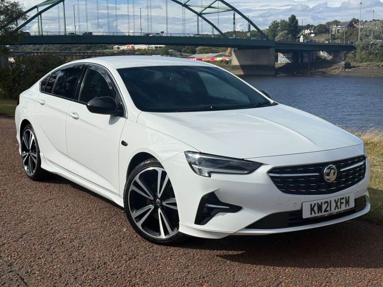 A 2021 VAUXHALL INSIGNIA 2.0i Turbo SRi VX Line Nav Grand Sport 5dr Petrol Auto Euro 6 (s/s) (200 ps A 2021 VAUXHALL INSIGNIA 2.0i Turbo SRi VX Line Nav Grand Sport 5dr Petrol Auto Euro 6 (s/s) (200 ps