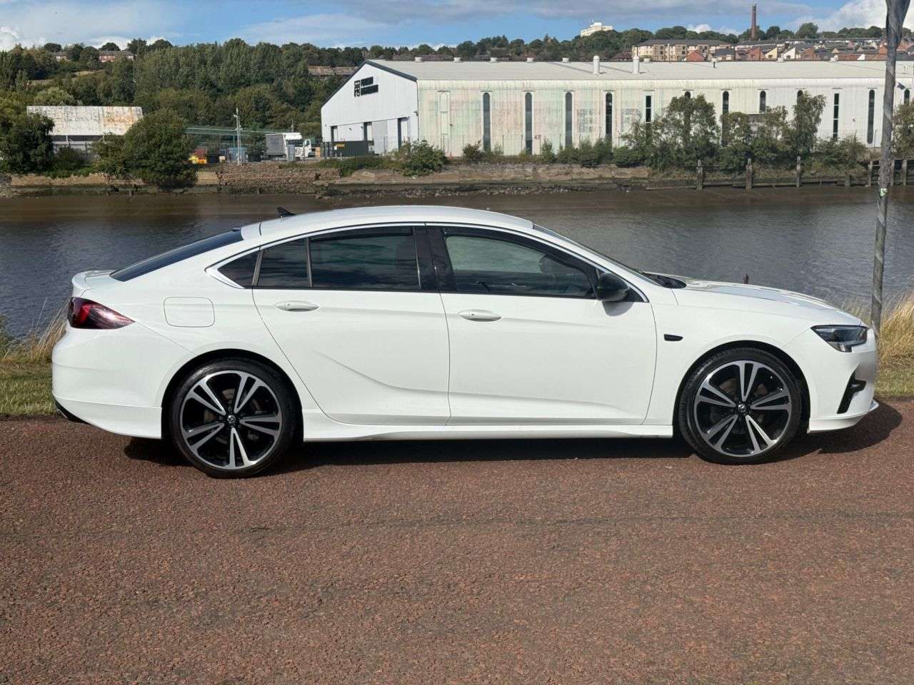 A 2021 VAUXHALL INSIGNIA 2.0i Turbo SRi VX Line Nav Grand Sport 5dr Petrol Auto Euro 6 (s/s) (200 ps A 2021 VAUXHALL INSIGNIA 2.0i Turbo SRi VX Line Nav Grand Sport 5dr Petrol Auto Euro 6 (s/s) (200 ps