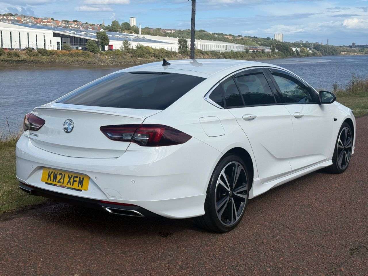 A 2021 VAUXHALL INSIGNIA 2.0i Turbo SRi VX Line Nav Grand Sport 5dr Petrol Auto Euro 6 (s/s) (200 ps A 2021 VAUXHALL INSIGNIA 2.0i Turbo SRi VX Line Nav Grand Sport 5dr Petrol Auto Euro 6 (s/s) (200 ps