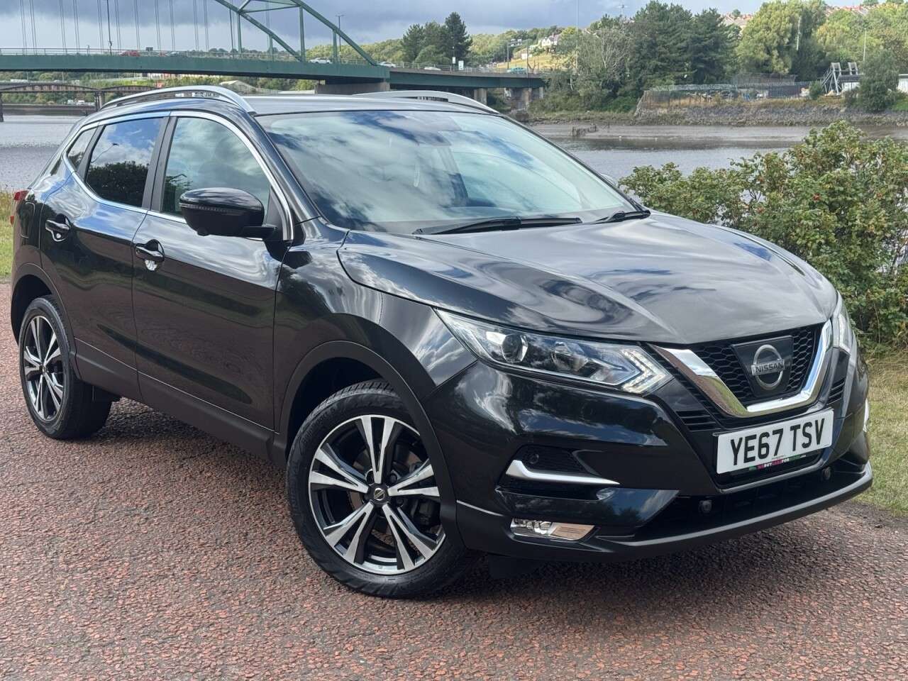 A 2017 NISSAN QASHQAI 1.2 DIG-T N-Connecta SUV 5dr Petrol Manual Euro 6 (s/s) (115 ps) 18" ALLOYS A 2017 NISSAN QASHQAI 1.2 DIG-T N-Connecta SUV 5dr Petrol Manual Euro 6 (s/s) (115 ps) 18" ALLOYS