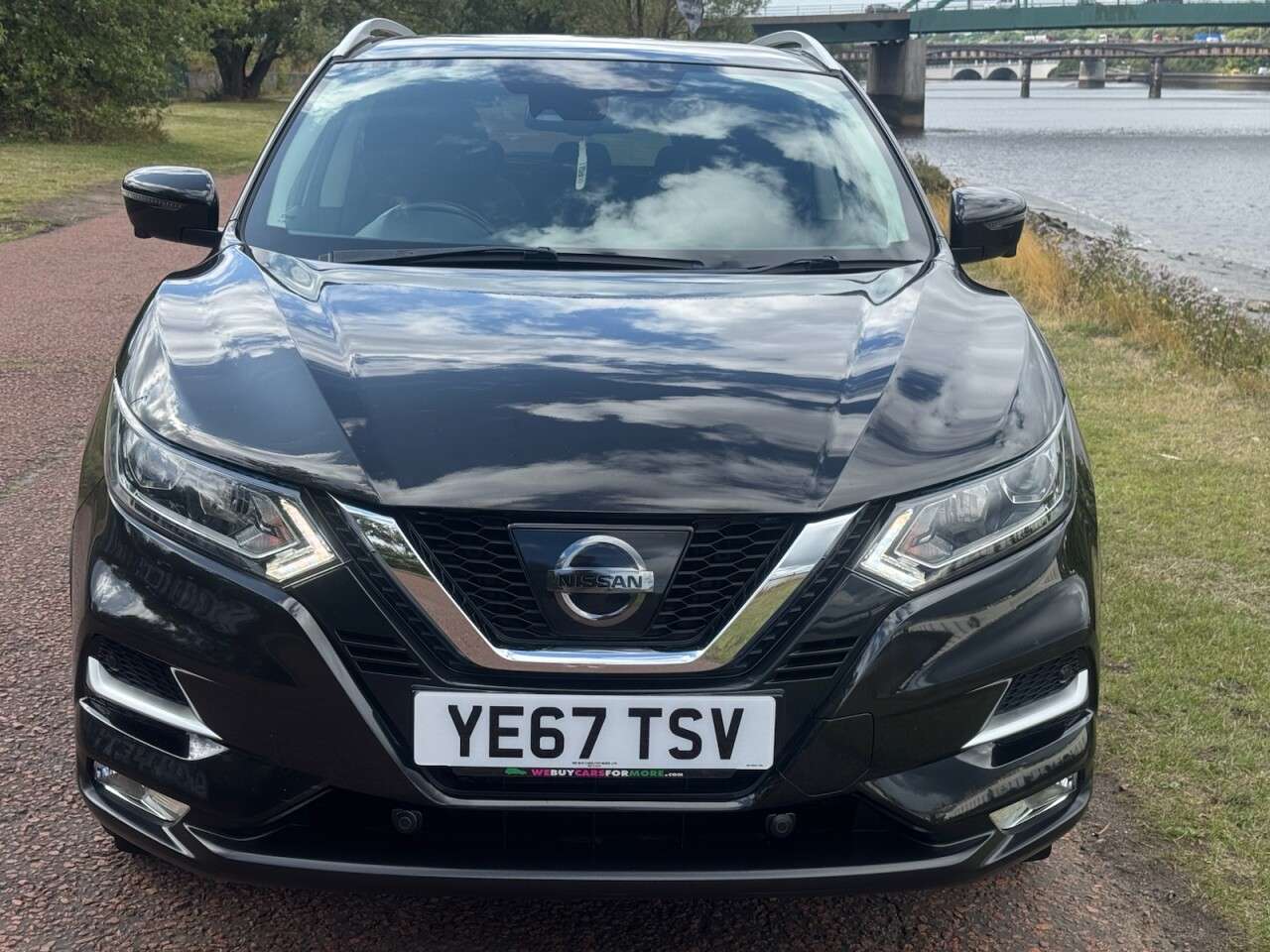 A 2017 NISSAN QASHQAI 1.2 DIG-T N-Connecta SUV 5dr Petrol Manual Euro 6 (s/s) (115 ps) 18" ALLOYS A 2017 NISSAN QASHQAI 1.2 DIG-T N-Connecta SUV 5dr Petrol Manual Euro 6 (s/s) (115 ps) 18" ALLOYS