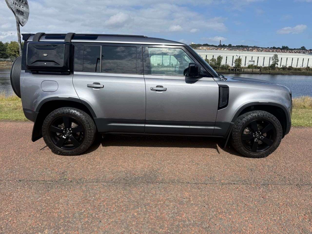 A 2022 LAND ROVER DEFENDER 110 3.0 D250 MHEV S Hard Top SUV 5dr Diesel Auto 4WD MWB Euro 6 (s/s) (250 ps) A 2022 LAND ROVER DEFENDER 110 3.0 D250 MHEV S Hard Top SUV 5dr Diesel Auto 4WD MWB Euro 6 (s/s) (250 ps)