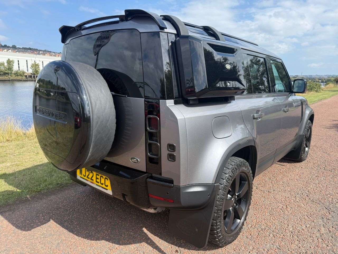 A 2022 LAND ROVER DEFENDER 110 3.0 D250 MHEV S Hard Top SUV 5dr Diesel Auto 4WD MWB Euro 6 (s/s) (250 ps) A 2022 LAND ROVER DEFENDER 110 3.0 D250 MHEV S Hard Top SUV 5dr Diesel Auto 4WD MWB Euro 6 (s/s) (250 ps)
