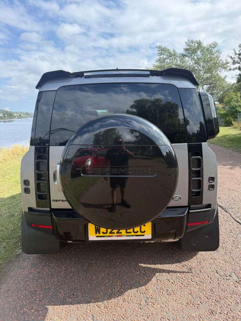 A 2022 LAND ROVER DEFENDER 110 3.0 D250 MHEV S Hard Top SUV 5dr Diesel Auto 4WD MWB Euro 6 (s/s) (250 ps) A 2022 LAND ROVER DEFENDER 110 3.0 D250 MHEV S Hard Top SUV 5dr Diesel Auto 4WD MWB Euro 6 (s/s) (250 ps)