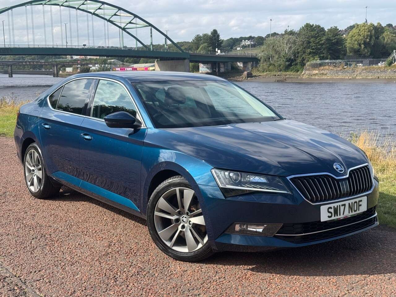 A 2017 SKODA SUPERB 2.0 TDI SE L Executive Hatchback 5dr Diesel DSG Euro 6 (s/s) (150 ps) FULL A 2017 SKODA SUPERB 2.0 TDI SE L Executive Hatchback 5dr Diesel DSG Euro 6 (s/s) (150 ps) FULL