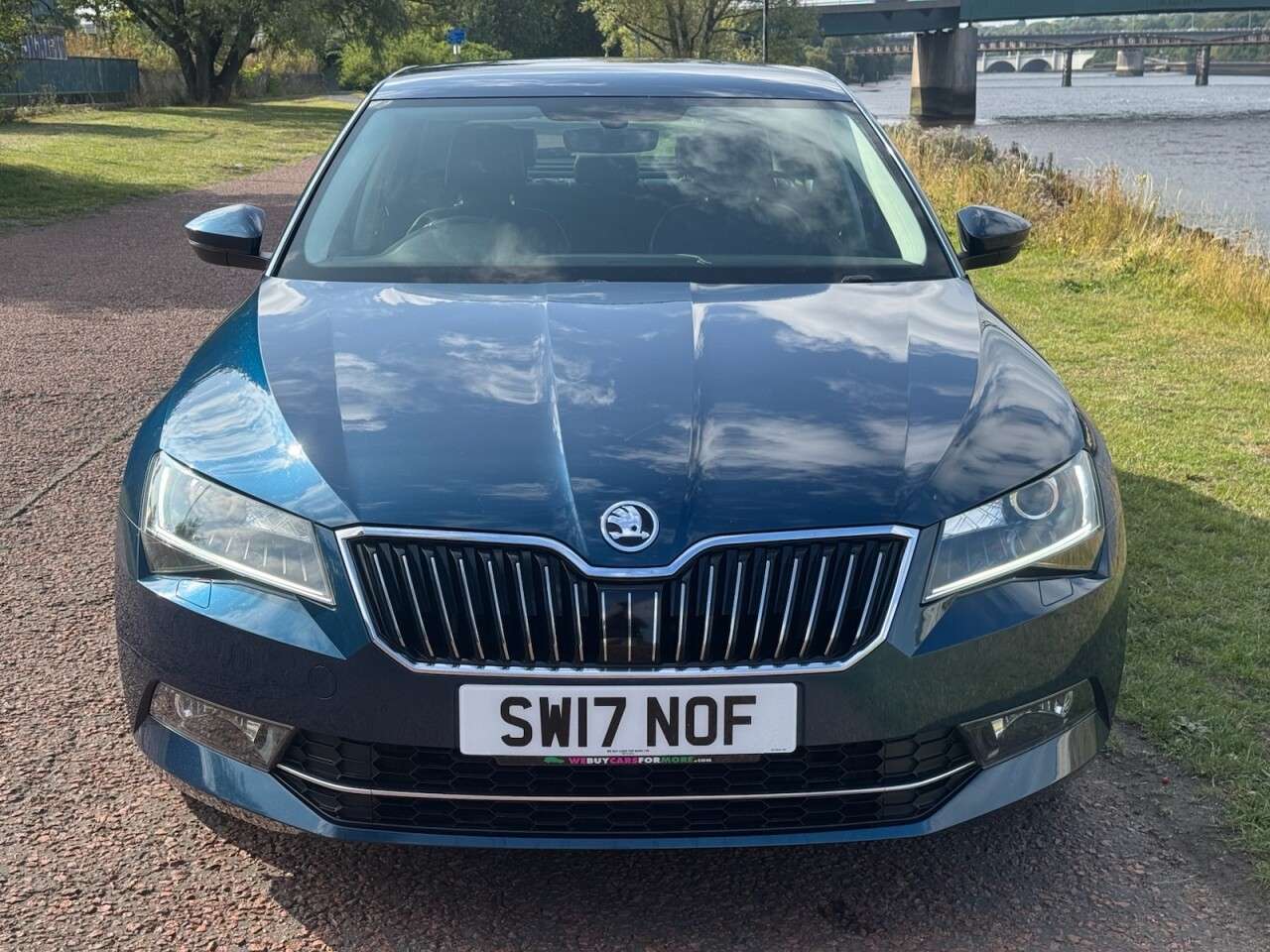 A 2017 SKODA SUPERB 2.0 TDI SE L Executive Hatchback 5dr Diesel DSG Euro 6 (s/s) (150 ps) FULL A 2017 SKODA SUPERB 2.0 TDI SE L Executive Hatchback 5dr Diesel DSG Euro 6 (s/s) (150 ps) FULL