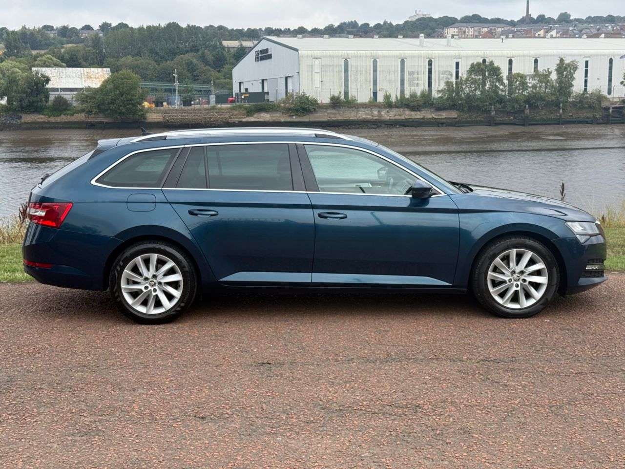 A 2021 SKODA SUPERB 2.0 TDI SE Technology Estate 5dr Diesel DSG Euro 6 (s/s) (122 ps) ***APPLE A 2021 SKODA SUPERB 2.0 TDI SE Technology Estate 5dr Diesel DSG Euro 6 (s/s) (122 ps) ***APPLE
