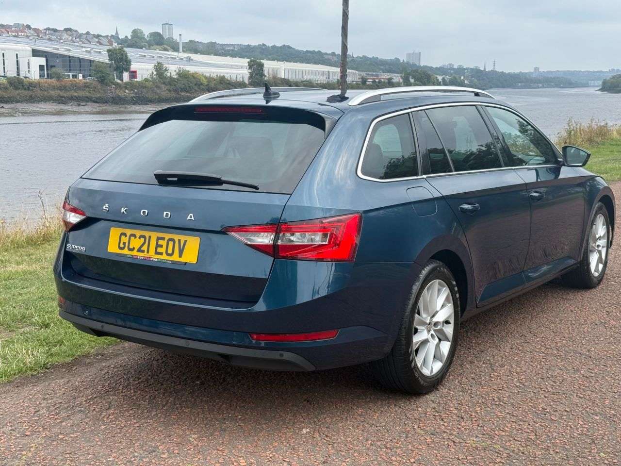A 2021 SKODA SUPERB 2.0 TDI SE Technology Estate 5dr Diesel DSG Euro 6 (s/s) (122 ps) ***APPLE A 2021 SKODA SUPERB 2.0 TDI SE Technology Estate 5dr Diesel DSG Euro 6 (s/s) (122 ps) ***APPLE