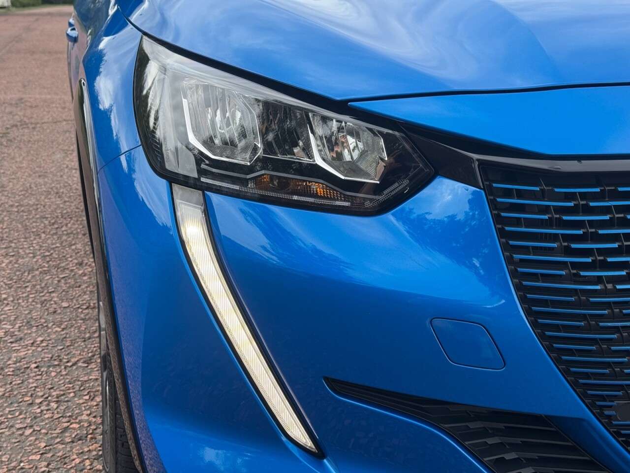 A 2022 PEUGEOT E-208 50kWh Allure Premium Hatchback 5dr Electric Auto (7kW Charger) (136 ps) SER A 2022 PEUGEOT E-208 50kWh Allure Premium Hatchback 5dr Electric Auto (7kW Charger) (136 ps) SER