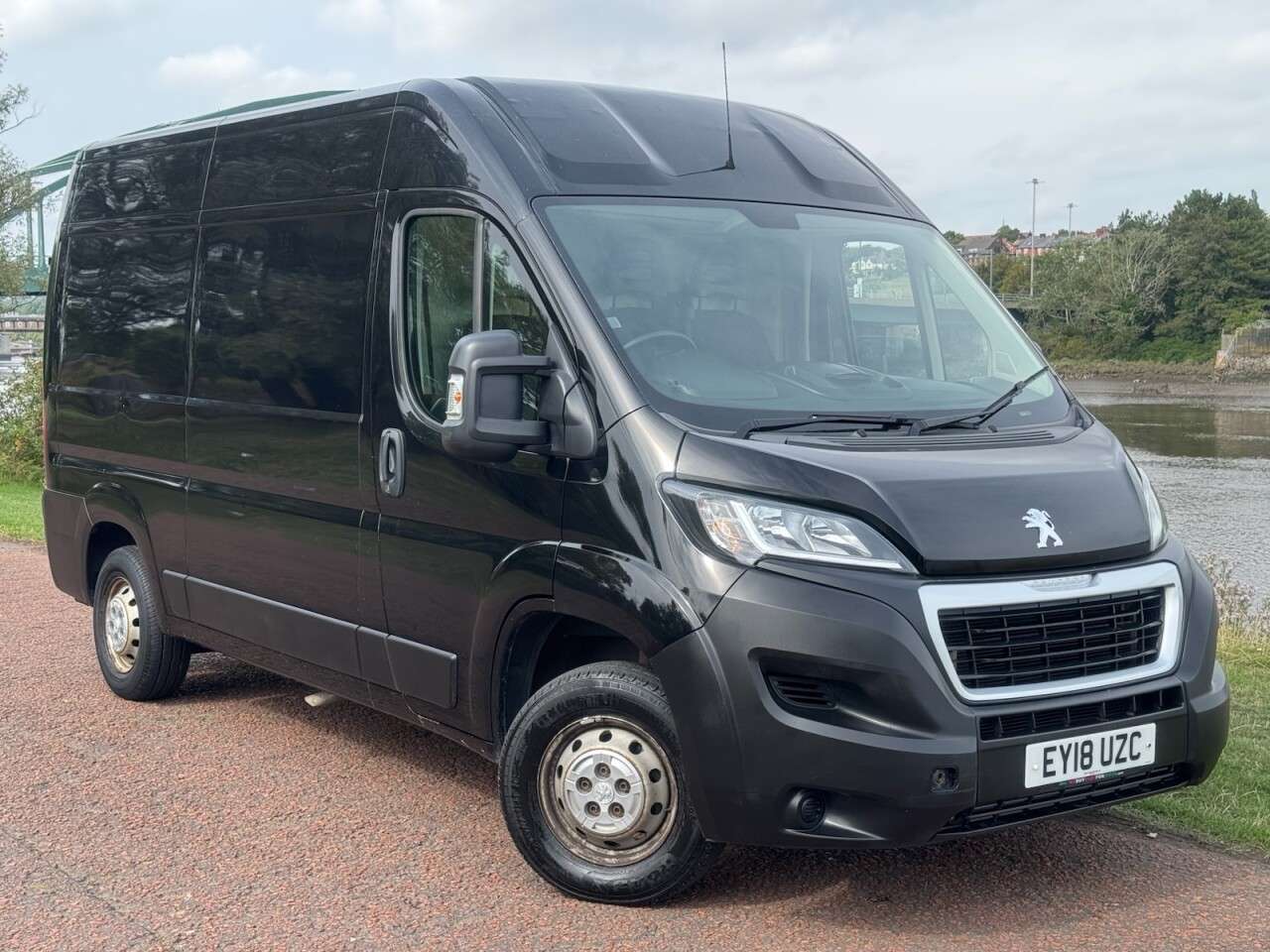 A 2018 PEUGEOT BOXER BLUE HDI 335 L2H2 PROFESSIONAL P/V A 2018 PEUGEOT BOXER BLUE HDI 335 L2H2 PROFESSIONAL P/V