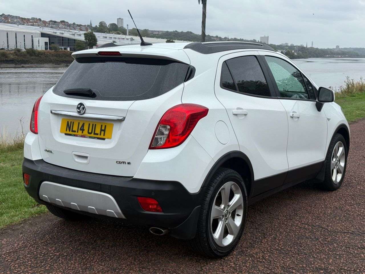 A 2014 VAUXHALL MOKKA 1.7 CDTi Exclusiv SUV 5dr Diesel Manual 4WD Euro 5 (s/s) (130 ps) **FRONT A A 2014 VAUXHALL MOKKA 1.7 CDTi Exclusiv SUV 5dr Diesel Manual 4WD Euro 5 (s/s) (130 ps) **FRONT A