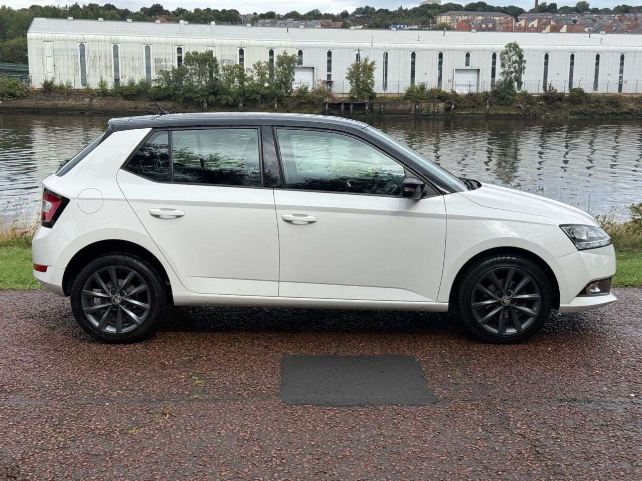 A 2021 SKODA FABIA 1.0 TSI Colour Edition Hatchback 5dr Petrol Manual Euro 6 (s/s) (95 ps) 16" A 2021 SKODA FABIA 1.0 TSI Colour Edition Hatchback 5dr Petrol Manual Euro 6 (s/s) (95 ps) 16"
