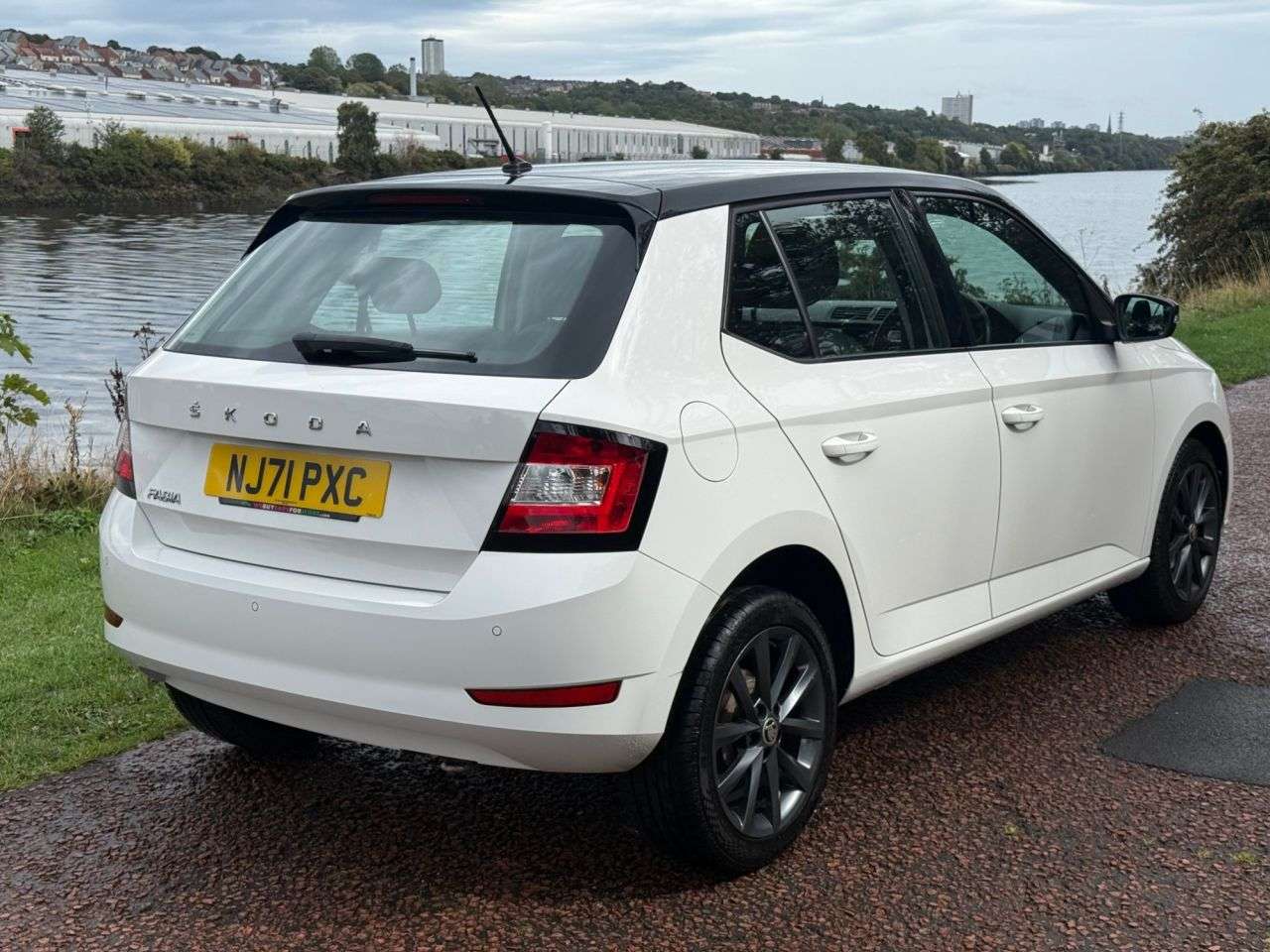 A 2021 SKODA FABIA 1.0 TSI Colour Edition Hatchback 5dr Petrol Manual Euro 6 (s/s) (95 ps) 16" A 2021 SKODA FABIA 1.0 TSI Colour Edition Hatchback 5dr Petrol Manual Euro 6 (s/s) (95 ps) 16"