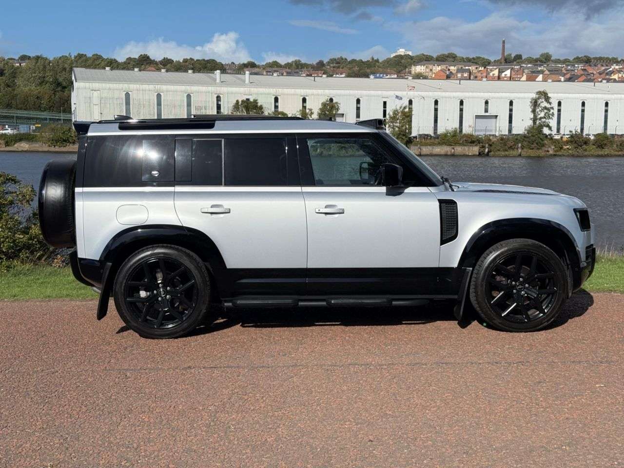 A 2024 LAND ROVER DEFENDER 110 3.0 D250 MHEV XS Edition SUV 5dr Diesel Auto 4WD Euro 6 (s/s) (250 ps) 22&# A 2024 LAND ROVER DEFENDER 110 3.0 D250 MHEV XS Edition SUV 5dr Diesel Auto 4WD Euro 6 (s/s) (250 ps) 22&#