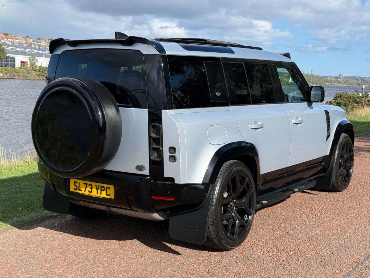 A 2024 LAND ROVER DEFENDER 110 3.0 D250 MHEV XS Edition SUV 5dr Diesel Auto 4WD Euro 6 (s/s) (250 ps) 22&# A 2024 LAND ROVER DEFENDER 110 3.0 D250 MHEV XS Edition SUV 5dr Diesel Auto 4WD Euro 6 (s/s) (250 ps) 22&#