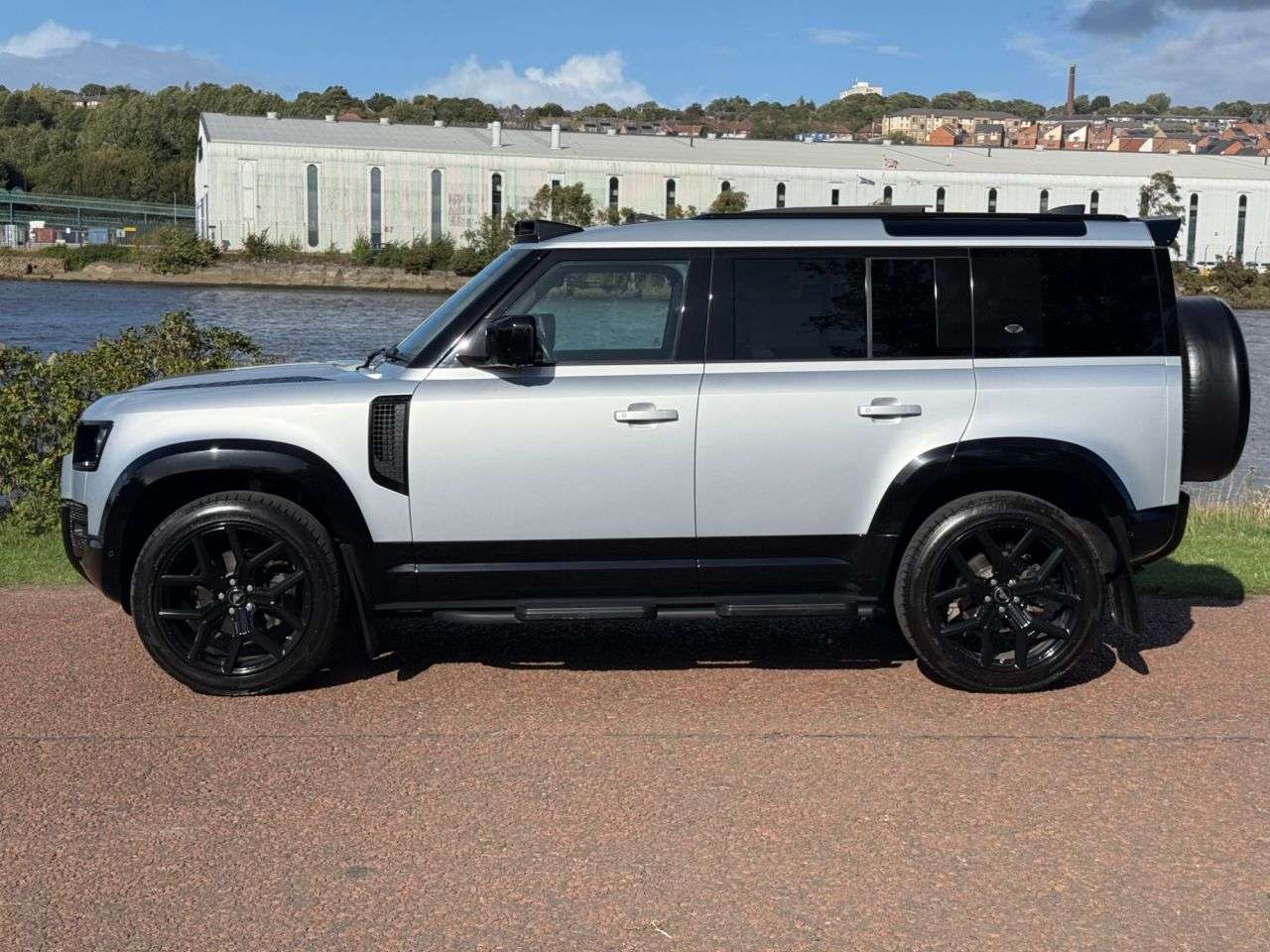 2024 LAND ROVER DEFENDER 110 2024 LAND ROVER DEFENDER 110