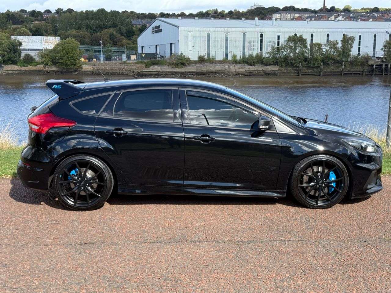A 2017 FORD FOCUS RS 2.3T EcoBoost RS Hatchback 5dr Petrol Manual AWD Euro 6 (s/s) (350 ps) **LU A 2017 FORD FOCUS RS 2.3T EcoBoost RS Hatchback 5dr Petrol Manual AWD Euro 6 (s/s) (350 ps) **LU