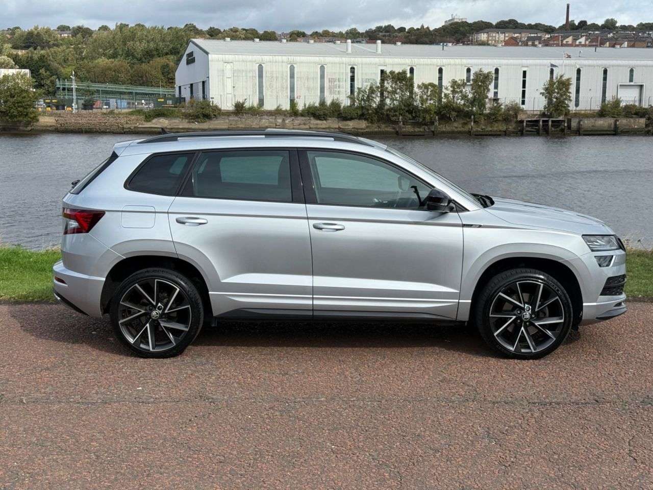 A 2021 SKODA KAROQ 1.5 TSI ACT SportLine SUV 5dr Petrol DSG Euro 6 (s/s) (150 ps) **DSG AUTO** A 2021 SKODA KAROQ 1.5 TSI ACT SportLine SUV 5dr Petrol DSG Euro 6 (s/s) (150 ps) **DSG AUTO**