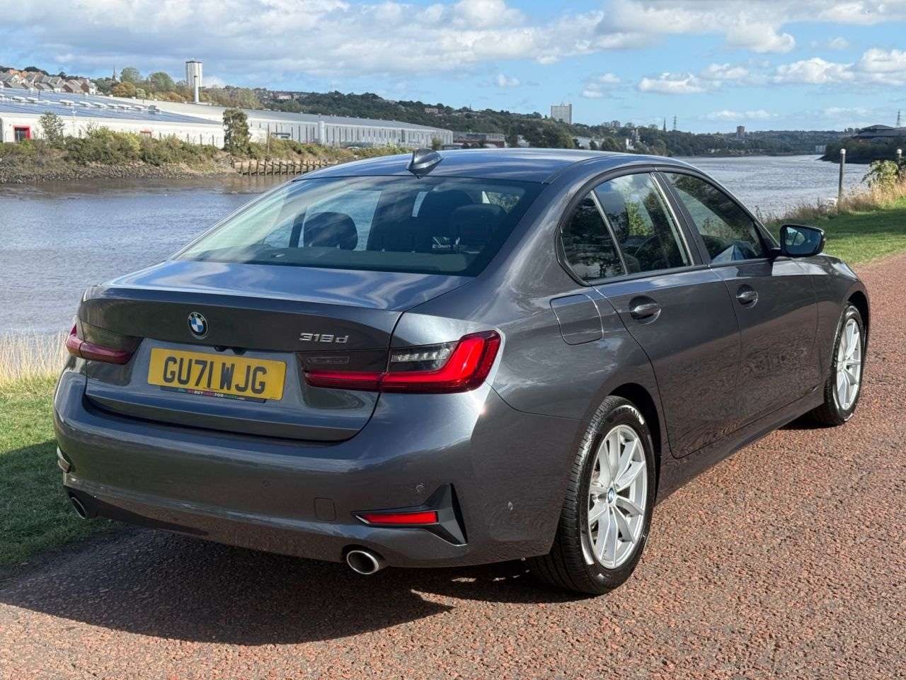 A 2021 BMW 3 SERIES 2.0 318d MHT SE Pro Saloon 4dr Diesel Hybrid Auto Euro 6 (s/s) (150 ps) POW A 2021 BMW 3 SERIES 2.0 318d MHT SE Pro Saloon 4dr Diesel Hybrid Auto Euro 6 (s/s) (150 ps) POW