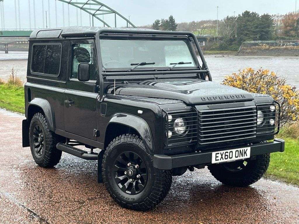A 2010 LAND ROVER DEFENDER 2.4 TDCi XS Station Wagon Double Cab 3dr Diesel Manual 4WD SWB Euro 4 (122 A 2010 LAND ROVER DEFENDER 2.4 TDCi XS Station Wagon Double Cab 3dr Diesel Manual 4WD SWB Euro 4 (122