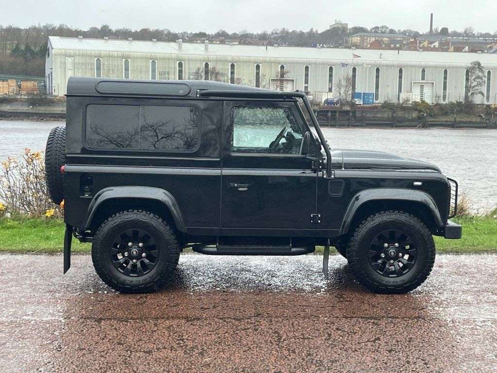 A 2010 LAND ROVER DEFENDER 2.4 TDCi XS Station Wagon Double Cab 3dr Diesel Manual 4WD SWB Euro 4 (122 A 2010 LAND ROVER DEFENDER 2.4 TDCi XS Station Wagon Double Cab 3dr Diesel Manual 4WD SWB Euro 4 (122