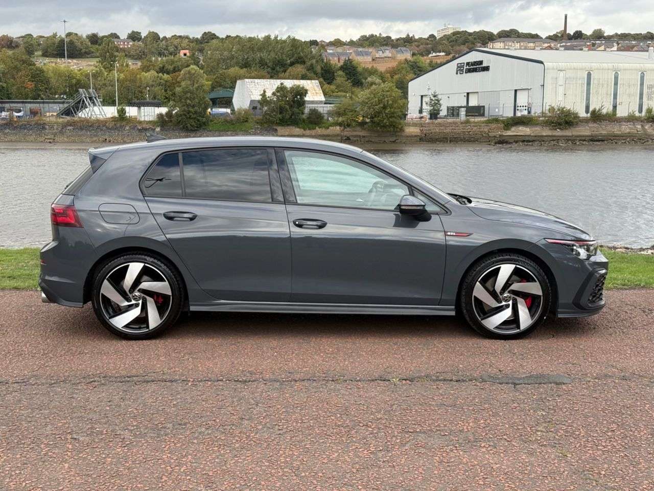 A 2021 VOLKSWAGEN GOLF 2.0 TSI GTI Hatchback 5dr Petrol DSG Euro 6 (s/s) (245 ps) **FULL SERVICE H A 2021 VOLKSWAGEN GOLF 2.0 TSI GTI Hatchback 5dr Petrol DSG Euro 6 (s/s) (245 ps) **FULL SERVICE H