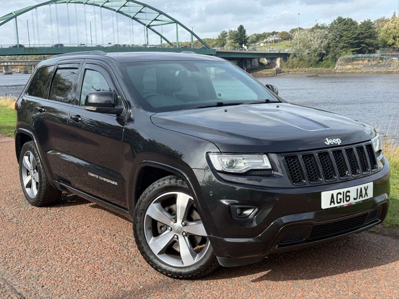 A 2016 JEEP GRAND CHEROKEE 3.0 V6 CRD Overland SUV 5dr Diesel Auto 4WD Euro 6 (247 bhp) **HEATED AND C A 2016 JEEP GRAND CHEROKEE 3.0 V6 CRD Overland SUV 5dr Diesel Auto 4WD Euro 6 (247 bhp) **HEATED AND C
