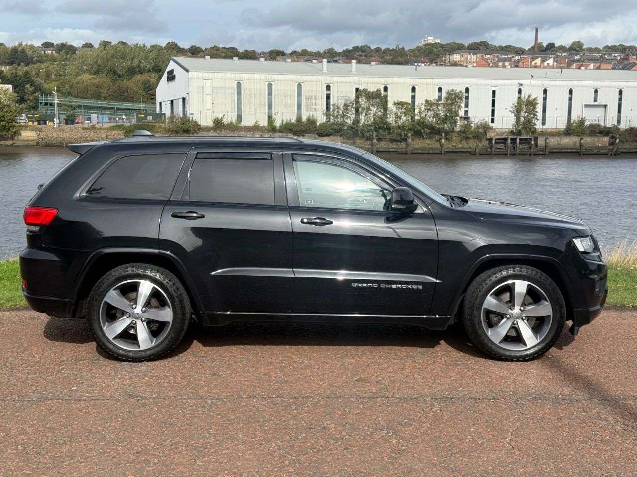 A 2016 JEEP GRAND CHEROKEE 3.0 V6 CRD Overland SUV 5dr Diesel Auto 4WD Euro 6 (247 bhp) **HEATED AND C A 2016 JEEP GRAND CHEROKEE 3.0 V6 CRD Overland SUV 5dr Diesel Auto 4WD Euro 6 (247 bhp) **HEATED AND C