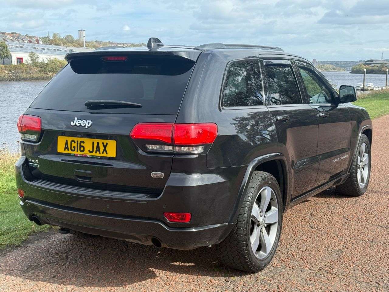 A 2016 JEEP GRAND CHEROKEE 3.0 V6 CRD Overland SUV 5dr Diesel Auto 4WD Euro 6 (247 bhp) **HEATED AND C A 2016 JEEP GRAND CHEROKEE 3.0 V6 CRD Overland SUV 5dr Diesel Auto 4WD Euro 6 (247 bhp) **HEATED AND C