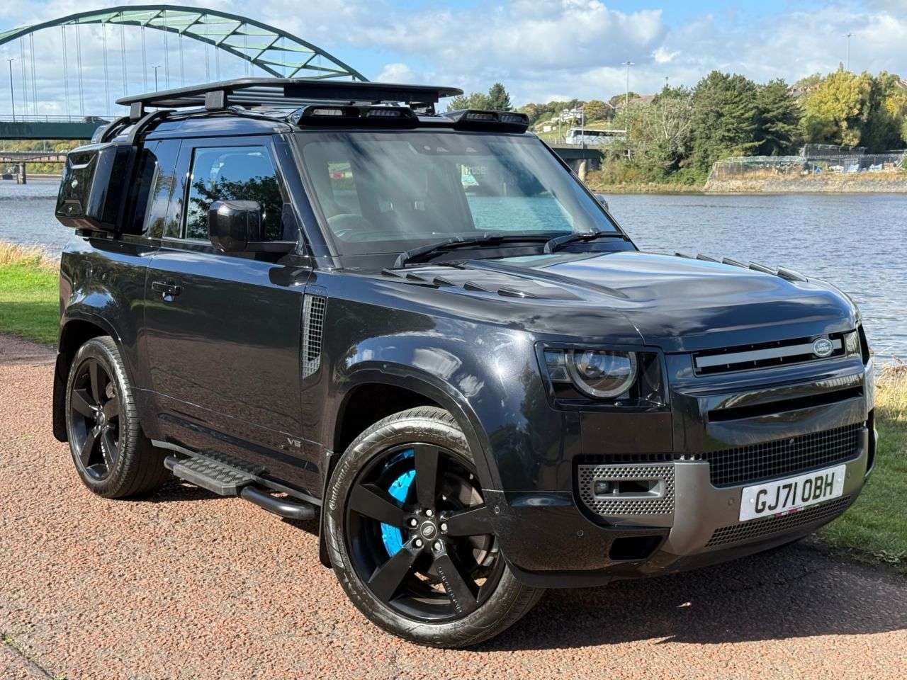 A 2021 LAND ROVER DEFENDER 90 5.0 P525 V8 SUV 3dr Petrol Auto 4WD Euro 6 (s/s) (525 ps) LAND ROVER SERVIC A 2021 LAND ROVER DEFENDER 90 5.0 P525 V8 SUV 3dr Petrol Auto 4WD Euro 6 (s/s) (525 ps) LAND ROVER SERVIC