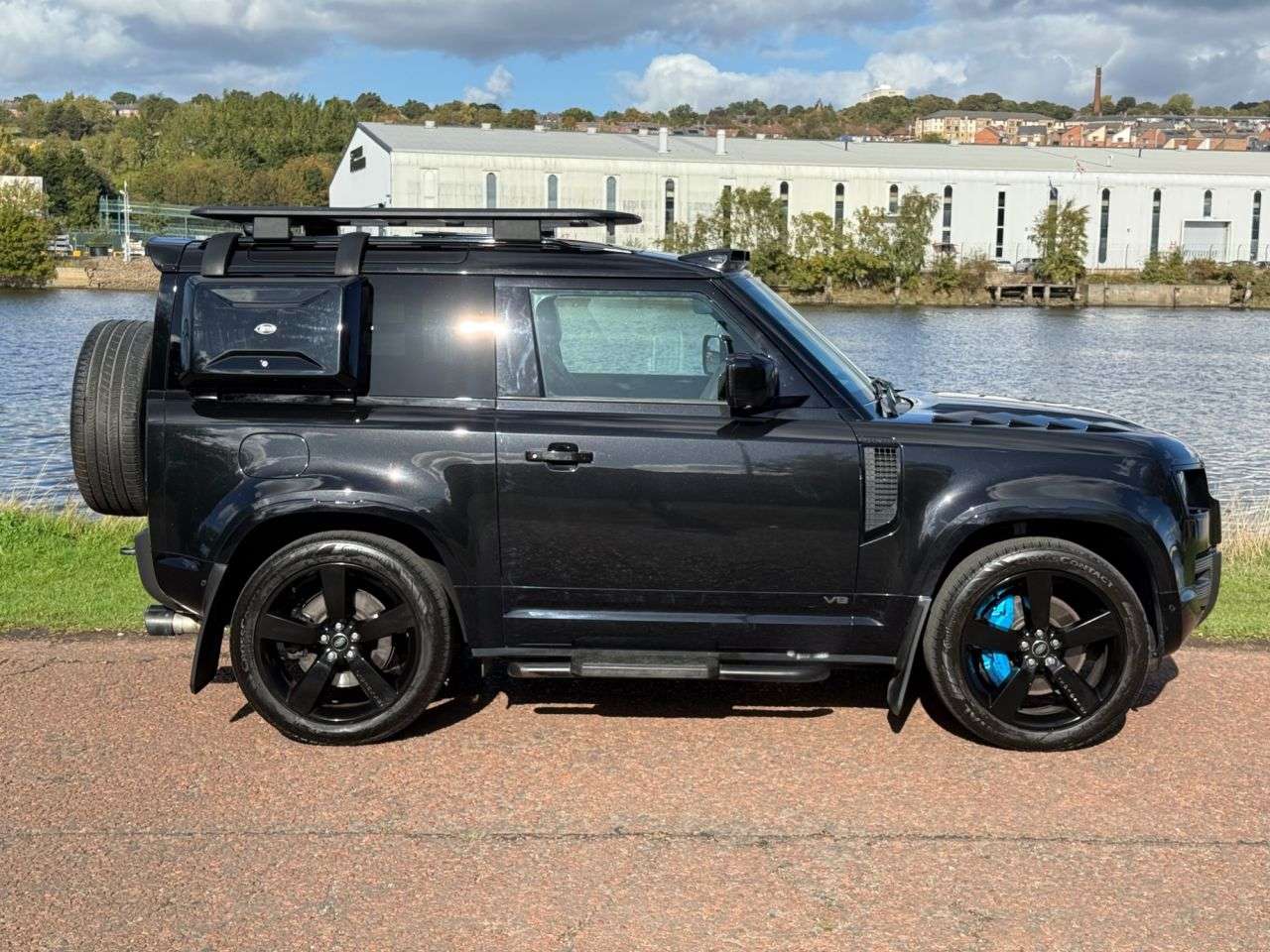 A 2021 LAND ROVER DEFENDER 90 5.0 P525 V8 SUV 3dr Petrol Auto 4WD Euro 6 (s/s) (525 ps) LAND ROVER SERVIC A 2021 LAND ROVER DEFENDER 90 5.0 P525 V8 SUV 3dr Petrol Auto 4WD Euro 6 (s/s) (525 ps) LAND ROVER SERVIC