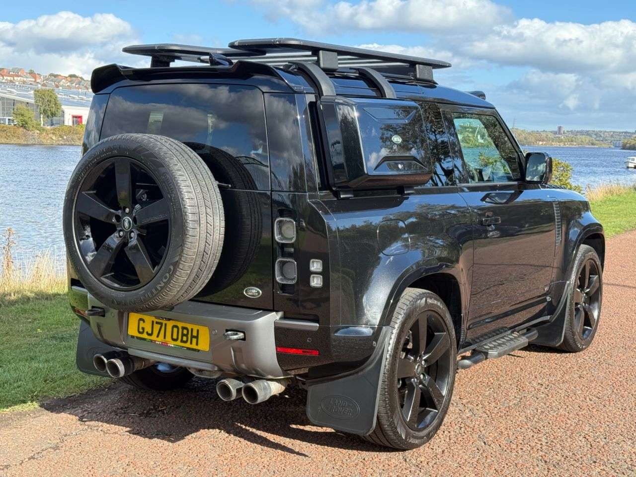 A 2021 LAND ROVER DEFENDER 90 5.0 P525 V8 SUV 3dr Petrol Auto 4WD Euro 6 (s/s) (525 ps) LAND ROVER SERVIC A 2021 LAND ROVER DEFENDER 90 5.0 P525 V8 SUV 3dr Petrol Auto 4WD Euro 6 (s/s) (525 ps) LAND ROVER SERVIC