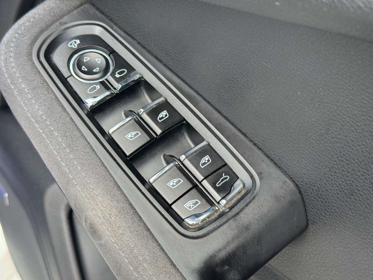 2016 PORSCHE MACAN 2016 PORSCHE MACAN