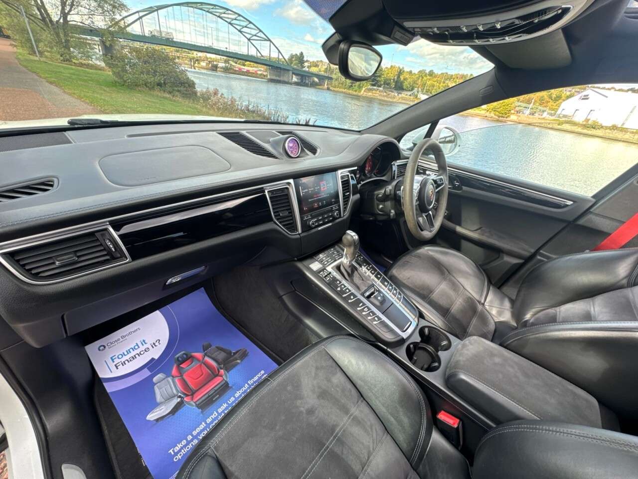 2016 PORSCHE MACAN 2016 PORSCHE MACAN