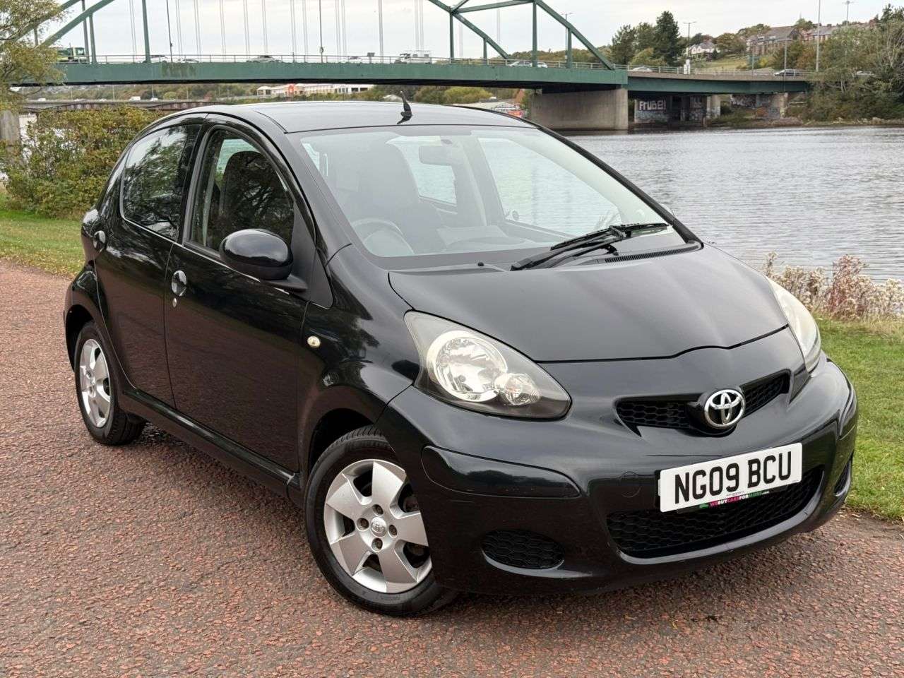 A 2009 TOYOTA AYGO 1.0 VVT-i Black Hatchback 5dr Petrol Manual Euro 4 (AC) (67 bhp) **UPGRADED A 2009 TOYOTA AYGO 1.0 VVT-i Black Hatchback 5dr Petrol Manual Euro 4 (AC) (67 bhp) **UPGRADED