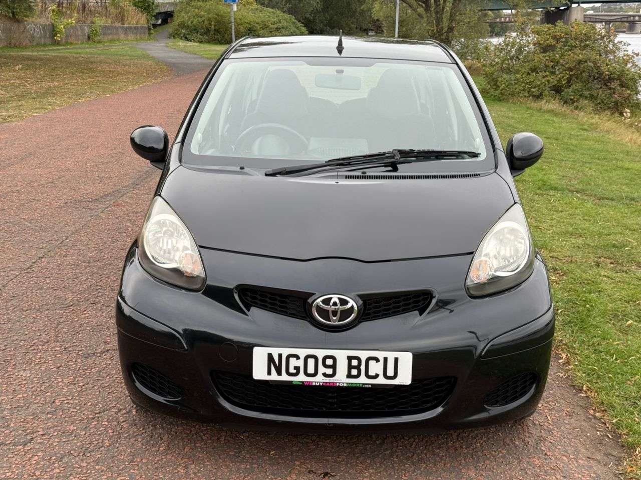 A 2009 TOYOTA AYGO 1.0 VVT-i Black Hatchback 5dr Petrol Manual Euro 4 (AC) (67 bhp) **UPGRADED A 2009 TOYOTA AYGO 1.0 VVT-i Black Hatchback 5dr Petrol Manual Euro 4 (AC) (67 bhp) **UPGRADED