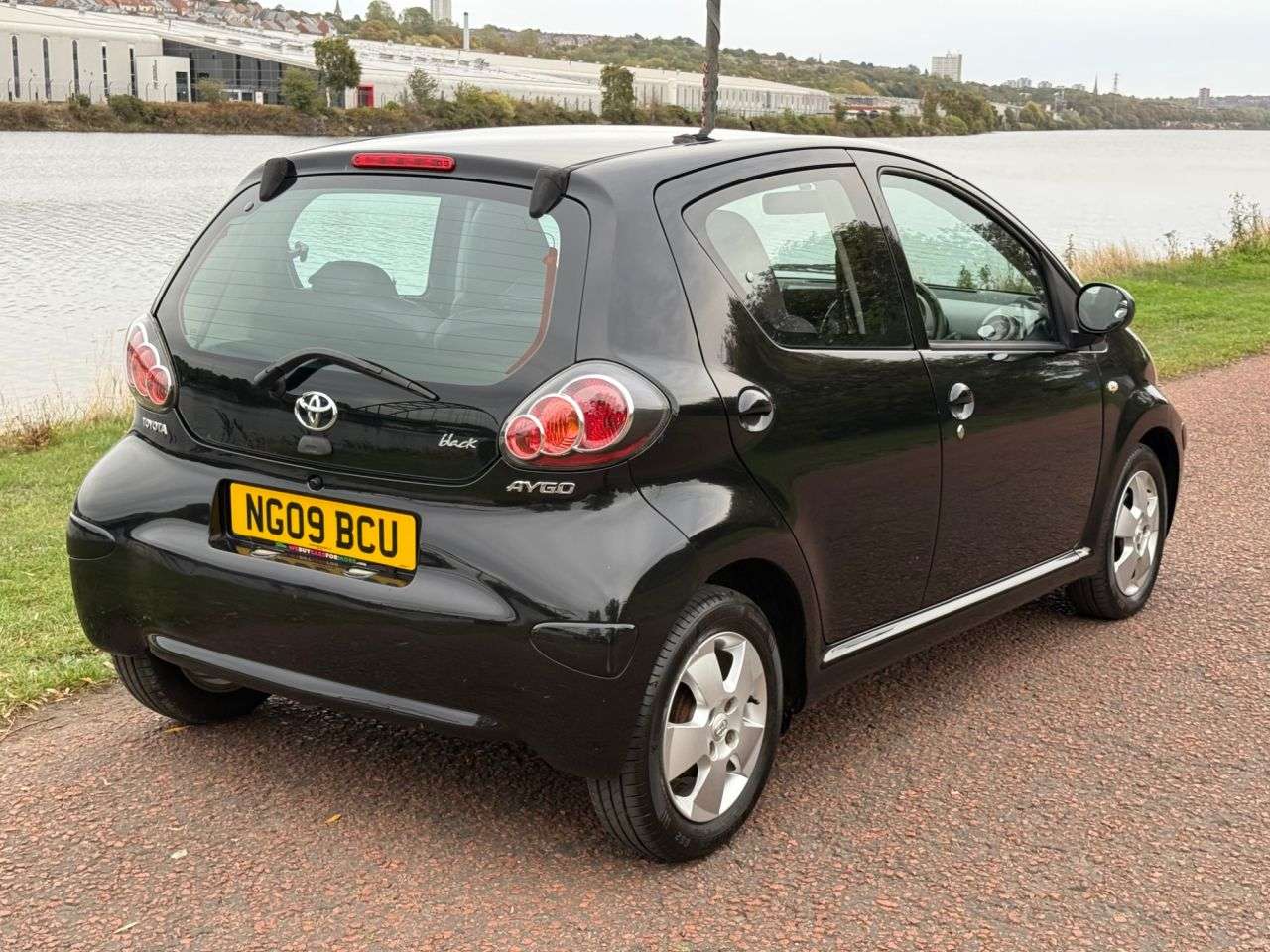 A 2009 TOYOTA AYGO 1.0 VVT-i Black Hatchback 5dr Petrol Manual Euro 4 (AC) (67 bhp) **UPGRADED A 2009 TOYOTA AYGO 1.0 VVT-i Black Hatchback 5dr Petrol Manual Euro 4 (AC) (67 bhp) **UPGRADED