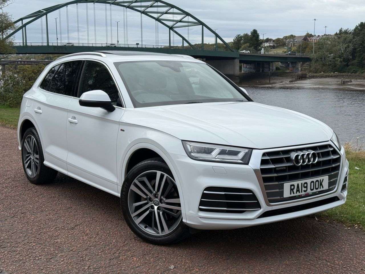 A 2019 AUDI Q5 2.0 TDI 40 S line SUV 5dr Diesel S Tronic quattro Euro 6 (s/s) (190 ps) *** A 2019 AUDI Q5 2.0 TDI 40 S line SUV 5dr Diesel S Tronic quattro Euro 6 (s/s) (190 ps) ***