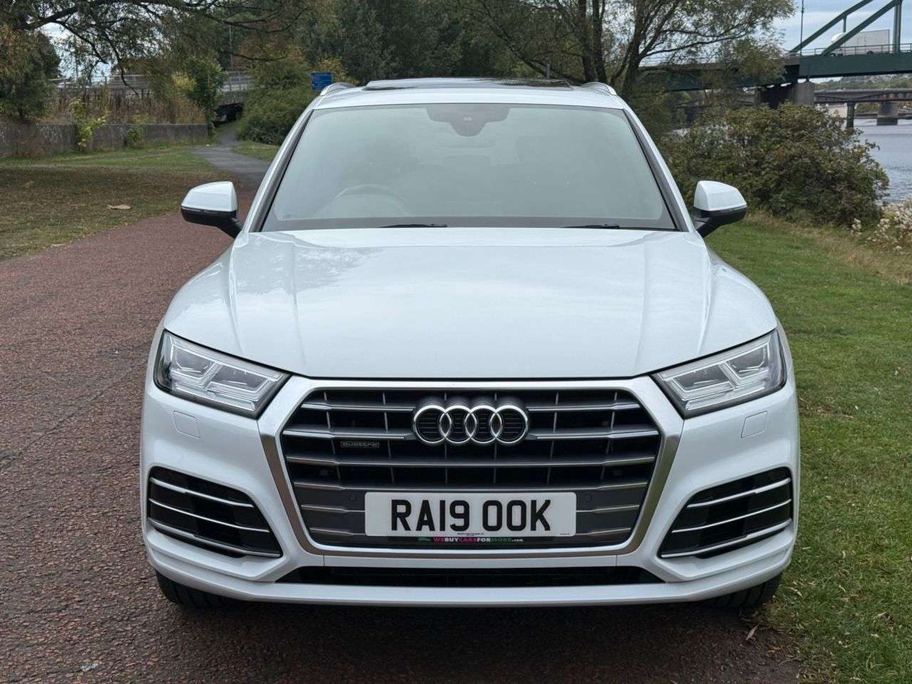 A 2019 AUDI Q5 2.0 TDI 40 S line SUV 5dr Diesel S Tronic quattro Euro 6 (s/s) (190 ps) *** A 2019 AUDI Q5 2.0 TDI 40 S line SUV 5dr Diesel S Tronic quattro Euro 6 (s/s) (190 ps) ***