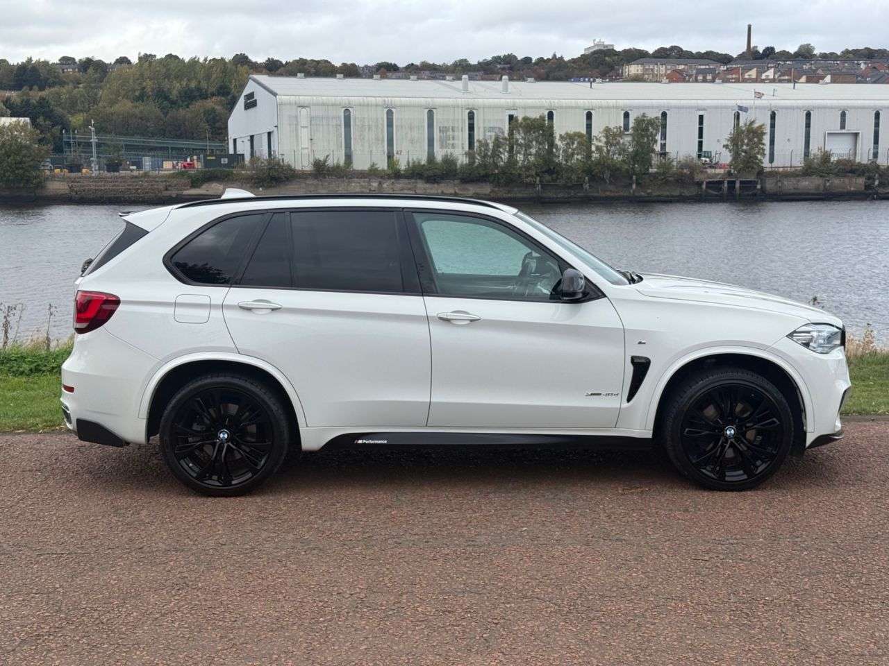A 2015 BMW X5 3.0 40d M Sport SUV 5dr Diesel Auto xDrive Euro 6 (s/s) (313 ps) **FULL LEA A 2015 BMW X5 3.0 40d M Sport SUV 5dr Diesel Auto xDrive Euro 6 (s/s) (313 ps) **FULL LEA