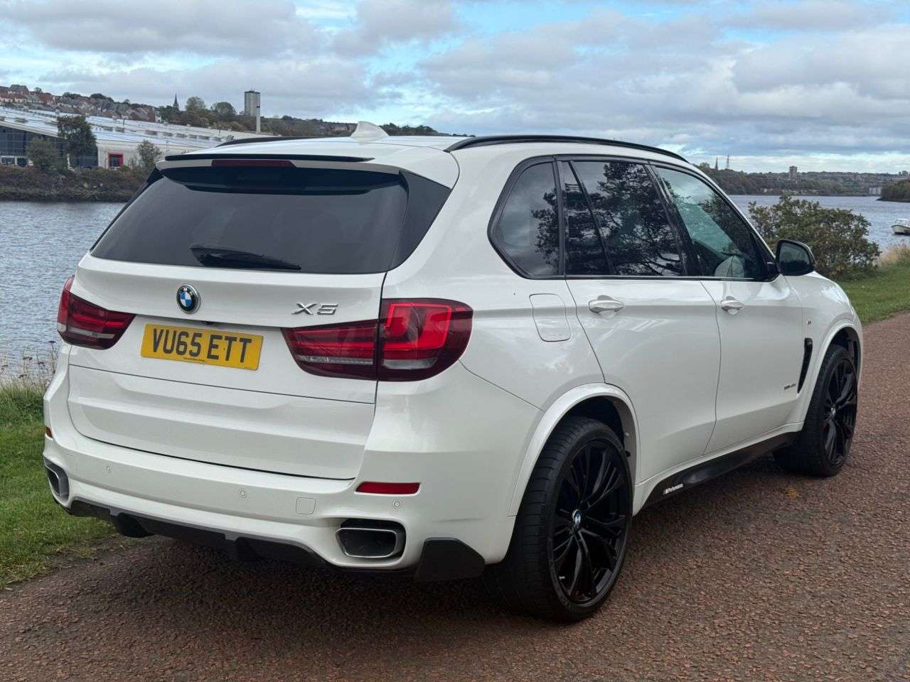 A 2015 BMW X5 3.0 40d M Sport SUV 5dr Diesel Auto xDrive Euro 6 (s/s) (313 ps) **FULL LEA A 2015 BMW X5 3.0 40d M Sport SUV 5dr Diesel Auto xDrive Euro 6 (s/s) (313 ps) **FULL LEA