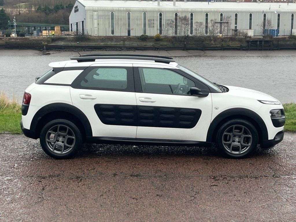 A 2015 CITROEN C4 CACTUS 1.6 BlueHDi Feel Hatchback 5dr Diesel Manual Euro 6 (s/s) (100 ps) **CHEAP A 2015 CITROEN C4 CACTUS 1.6 BlueHDi Feel Hatchback 5dr Diesel Manual Euro 6 (s/s) (100 ps) **CHEAP
