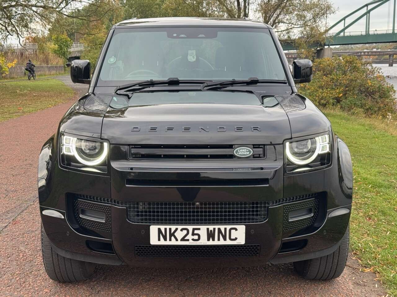 A 2025 LAND ROVER DEFENDER 110 3.0 D250 MHEV X-Dynamic SE SUV 5dr Diesel Auto 4WD Euro 6 (s/s) (250 ps) ** A 2025 LAND ROVER DEFENDER 110 3.0 D250 MHEV X-Dynamic SE SUV 5dr Diesel Auto 4WD Euro 6 (s/s) (250 ps) **