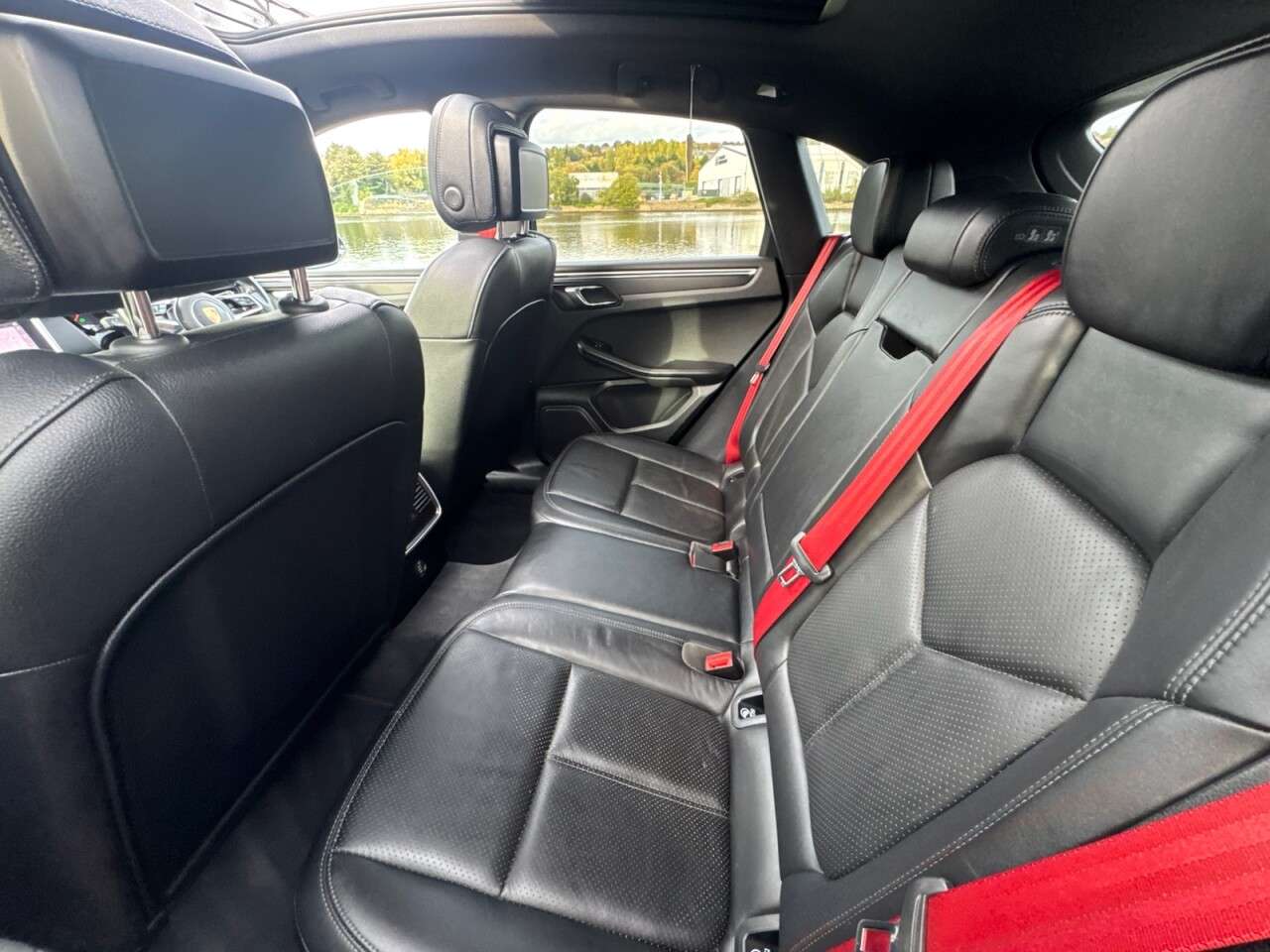 2019 PORSCHE MACAN 2019 PORSCHE MACAN
