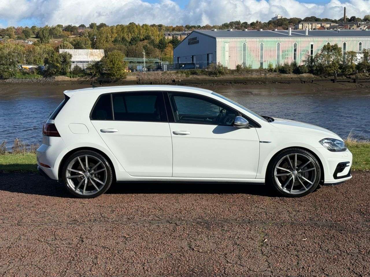 A 2017 VOLKSWAGEN GOLF 2.0 TSI BlueMotion Tech R Hatchback 5dr Petrol DSG 4Motion Euro 6 (s/s) (31 A 2017 VOLKSWAGEN GOLF 2.0 TSI BlueMotion Tech R Hatchback 5dr Petrol DSG 4Motion Euro 6 (s/s) (31